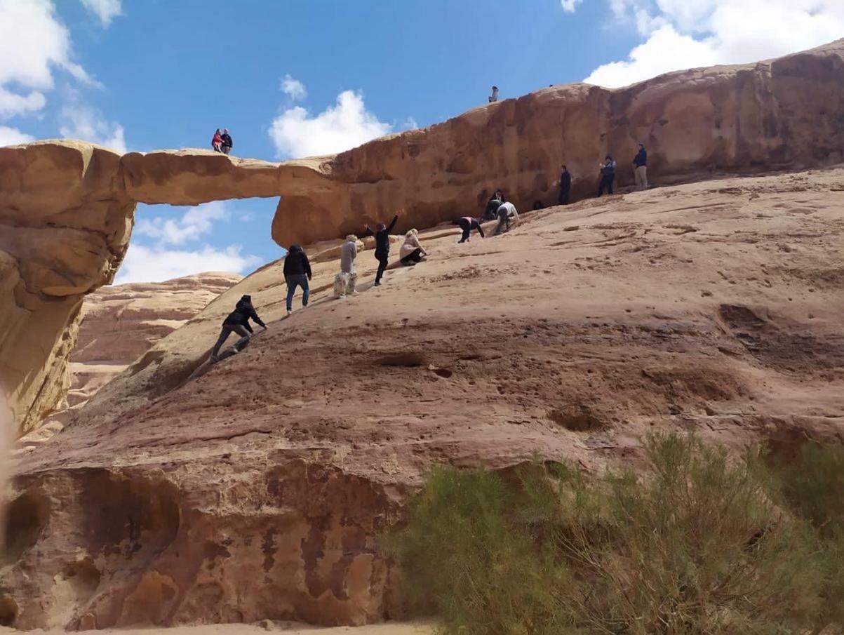 Omar Ghazi Camp Hotel Wadi Rum Exterior foto